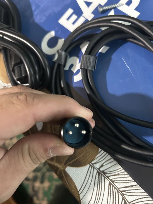 Продавам различни кабели чисто нови