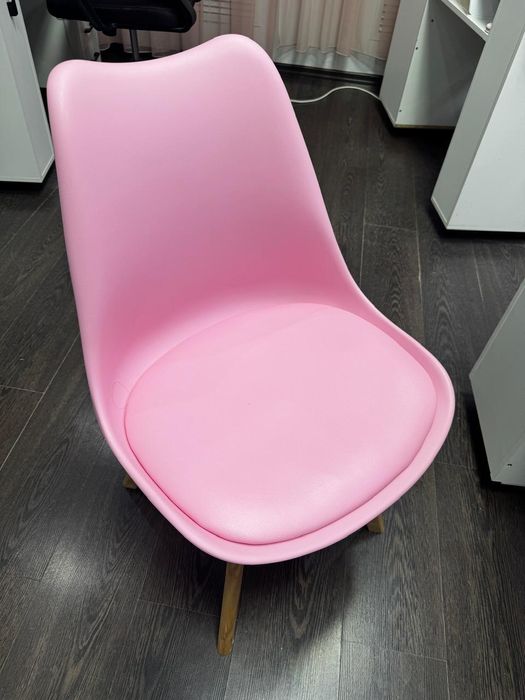 Продам стулья новые