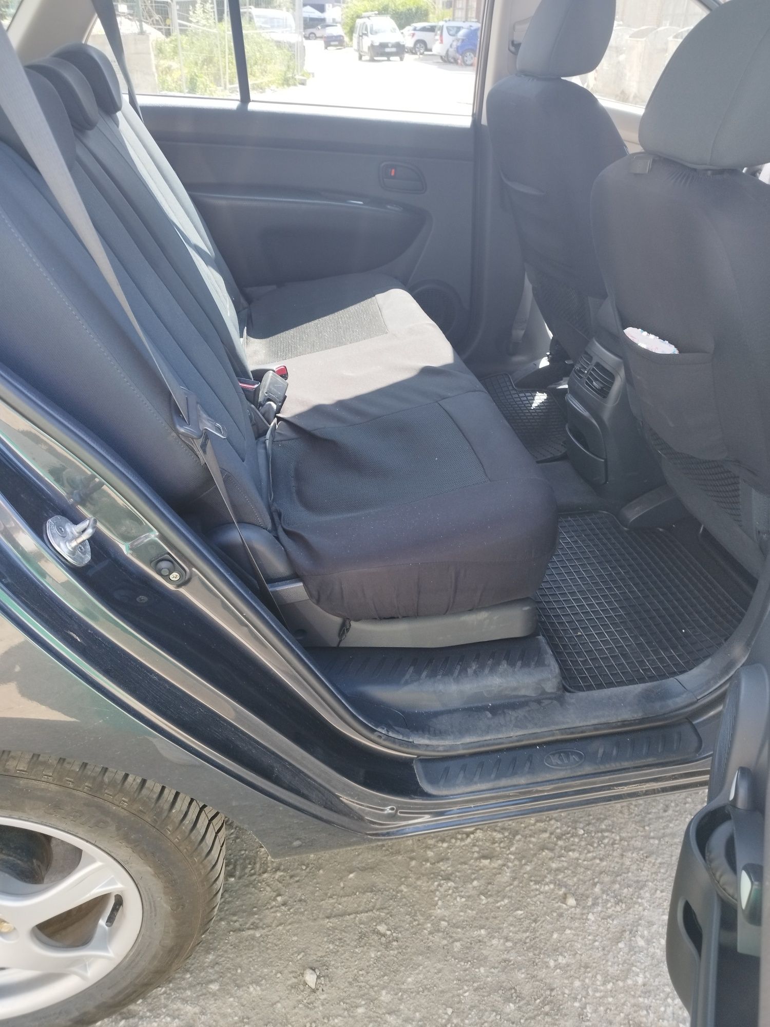 Автомобил KIA Carens 2.0