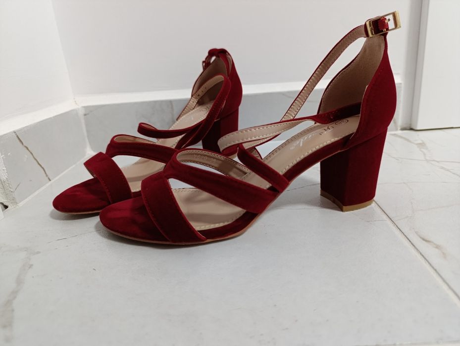 Червени дамски сандали на ток