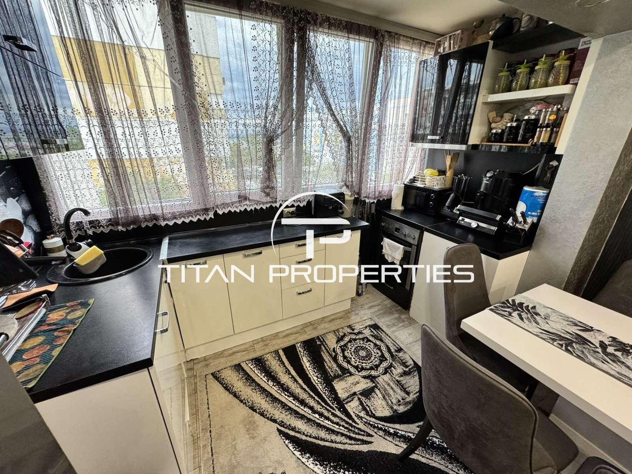 Продава се Тристаен апартамент в Бургас, Меден рудник - зона В - 90 кв.м за 2128 €/кв.м - Снимка #2