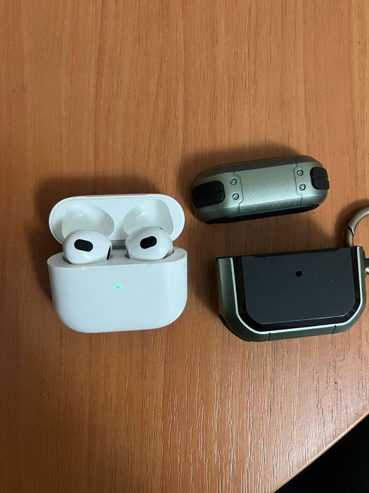 Продам оригинальные Наушники Apple AirPods 3 with Lightning
Charging C