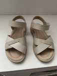 Sandale culoare crem ,marime 22