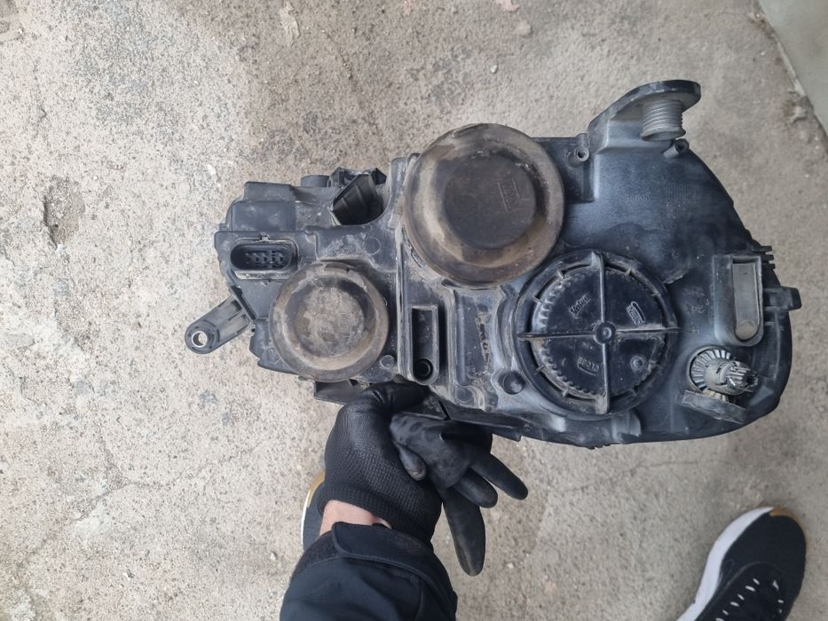 Преден ляв фар Пасат б7