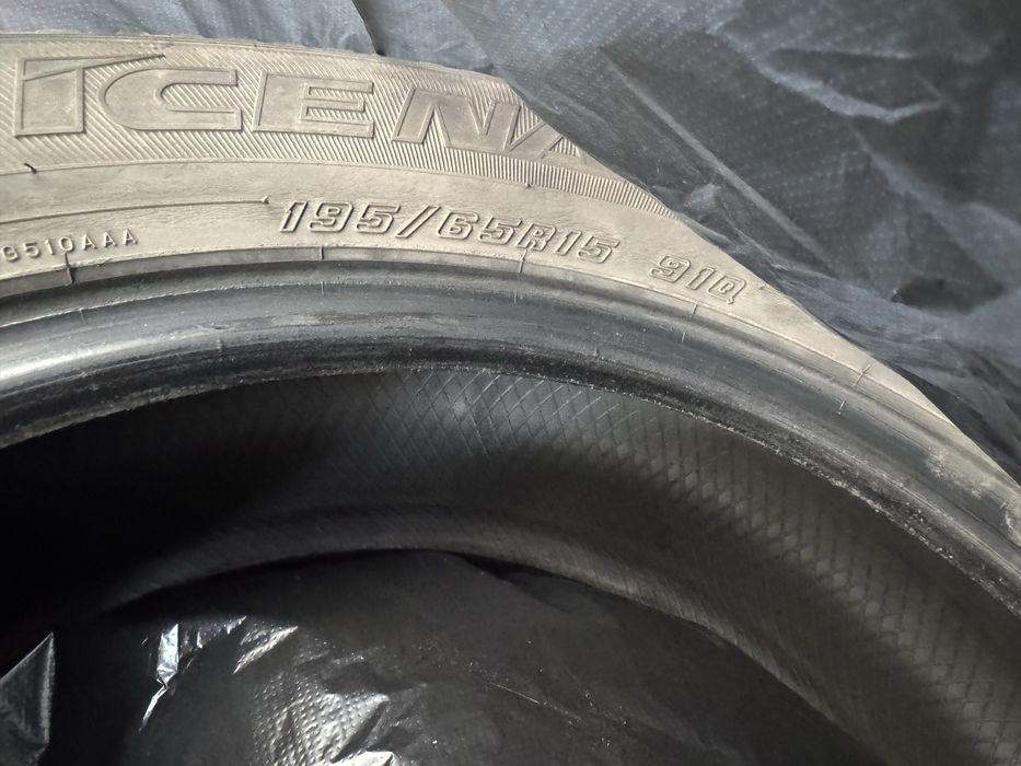Две Зимние шины б/у 195/65R15