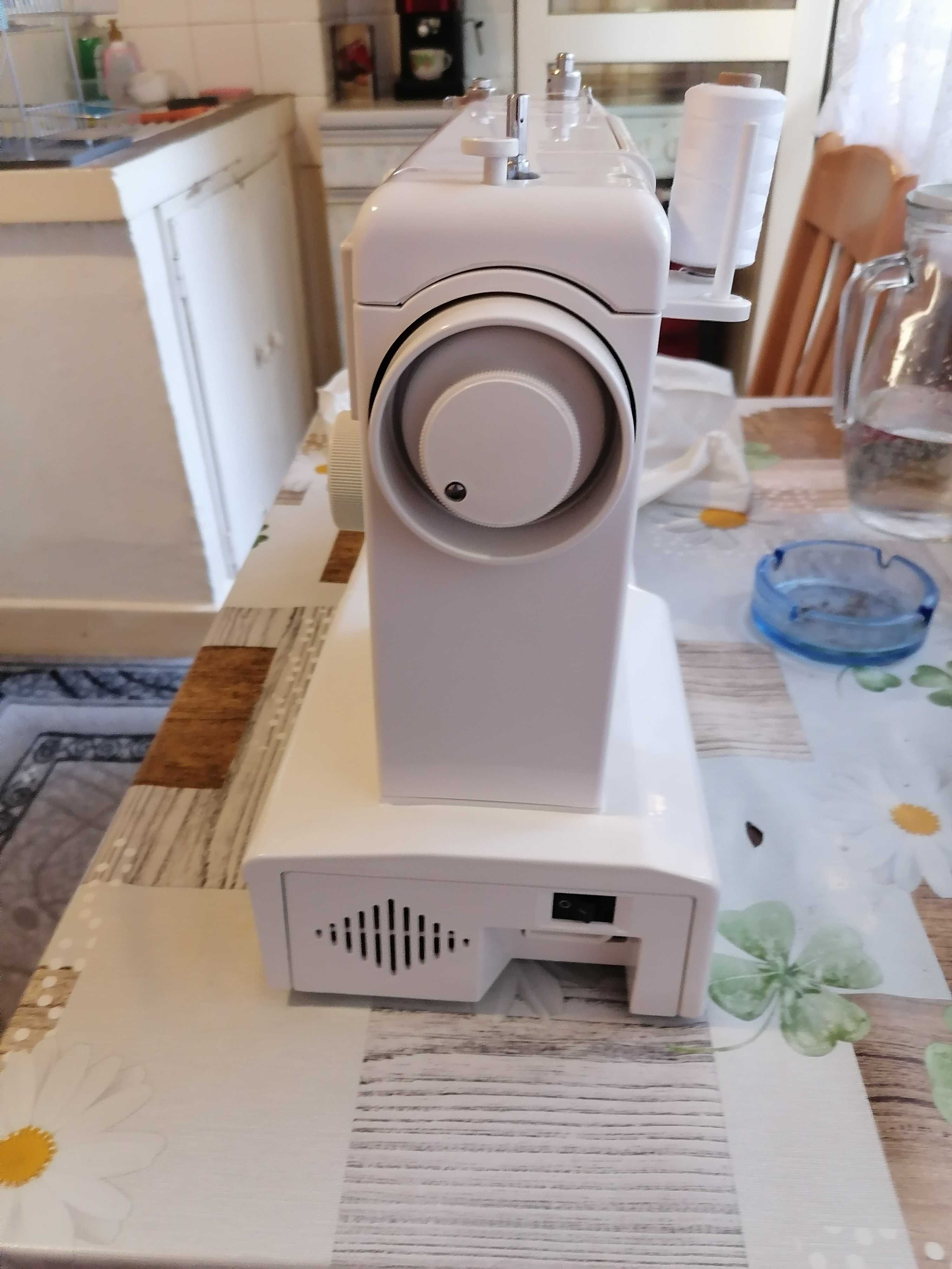 Продавам шевна машина Лучник 340FA