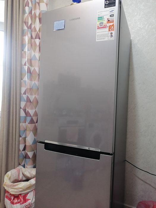 холодильник Samsung