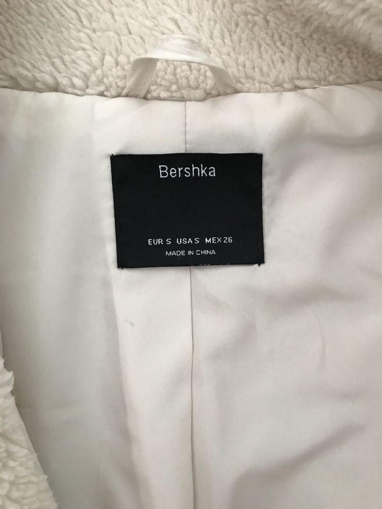 Geaca pufoasa Bershka nr.S