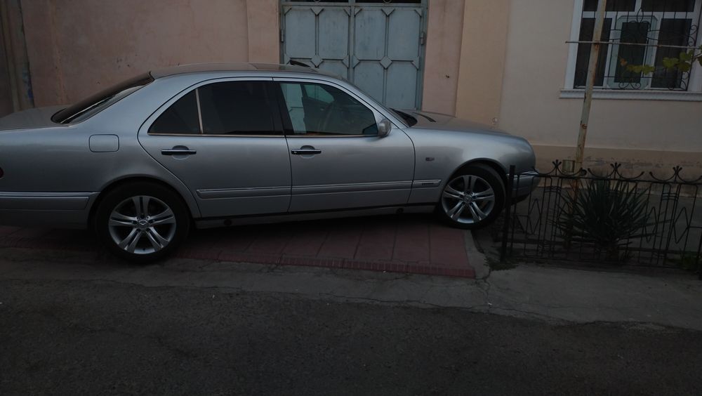 Mercedes benz w210