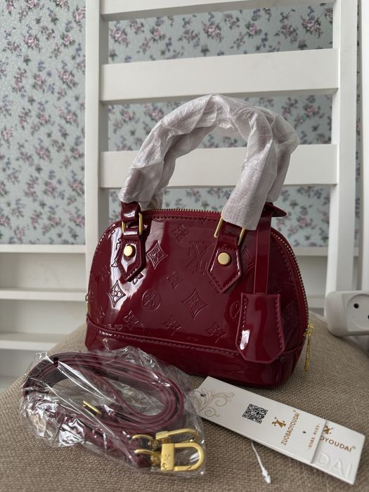 Красная сумочка миниатюрная