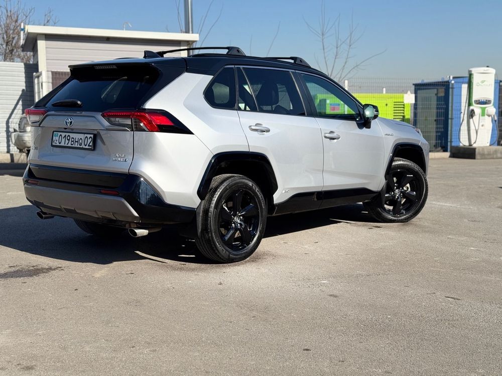 Продаётся Toyota RAV4