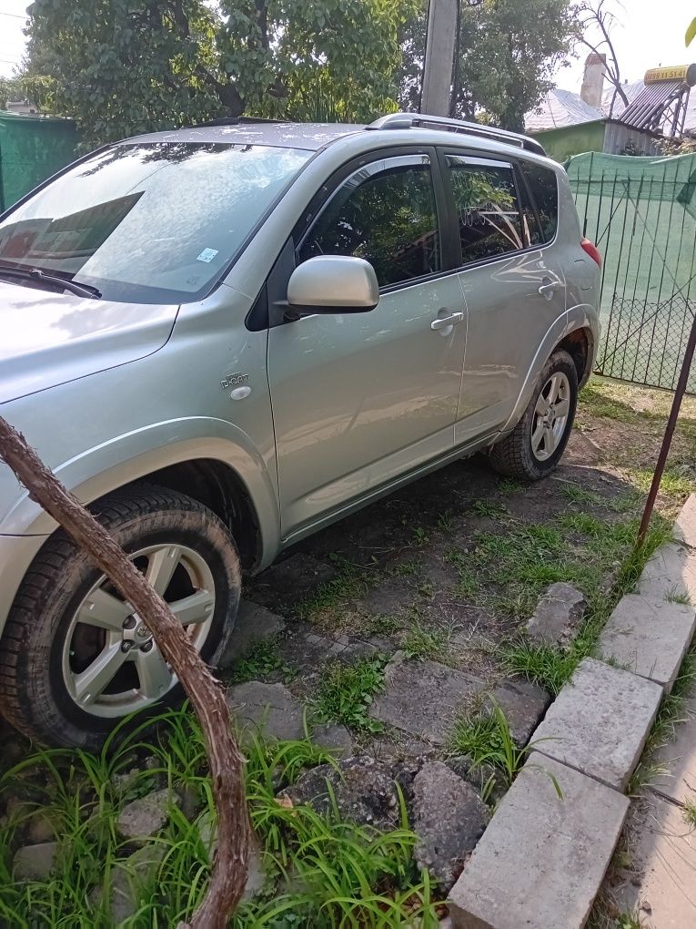 Продавам Rav4 2008г