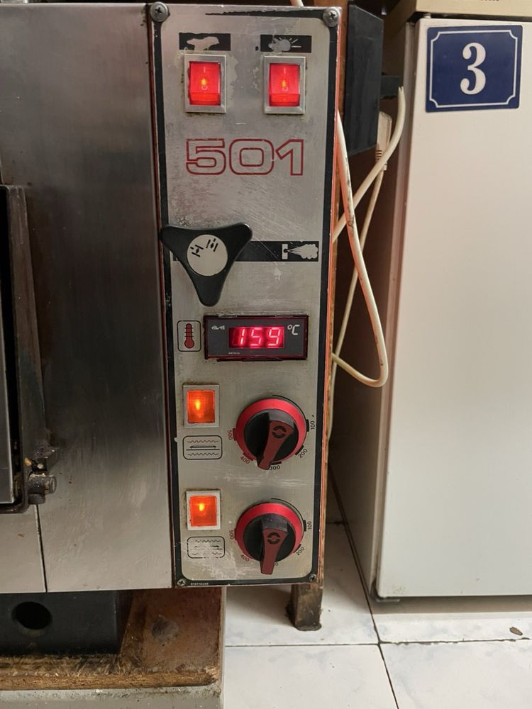 Продава се професионална фурна за пици Eloma 501