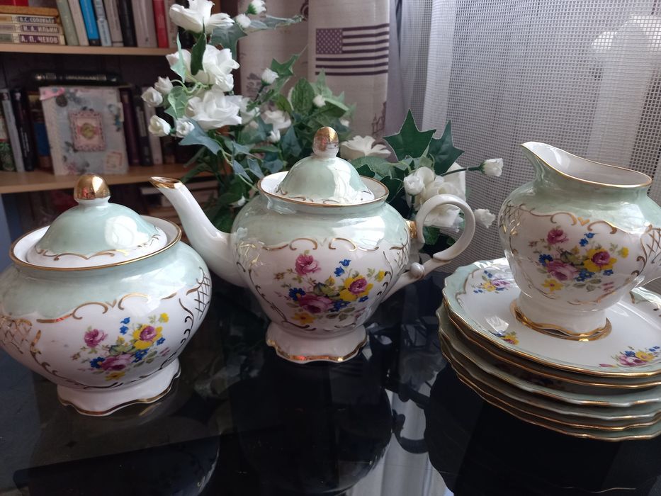 Чайный сервиз фарфор в отличном состоянии.