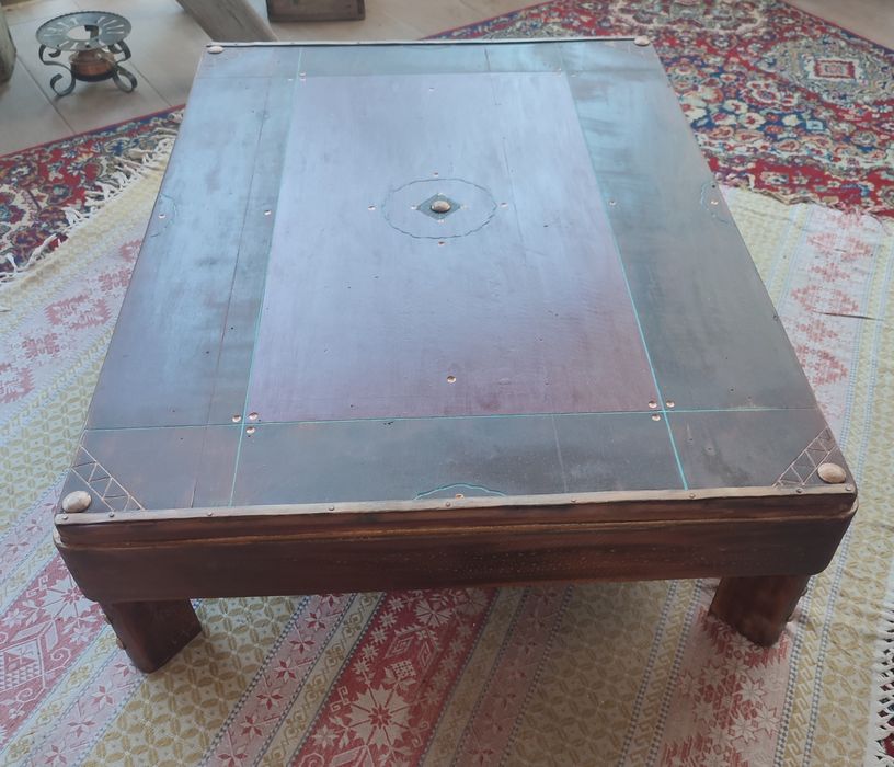 Masă antică de la începutul secolului al XIX-lea.-lea