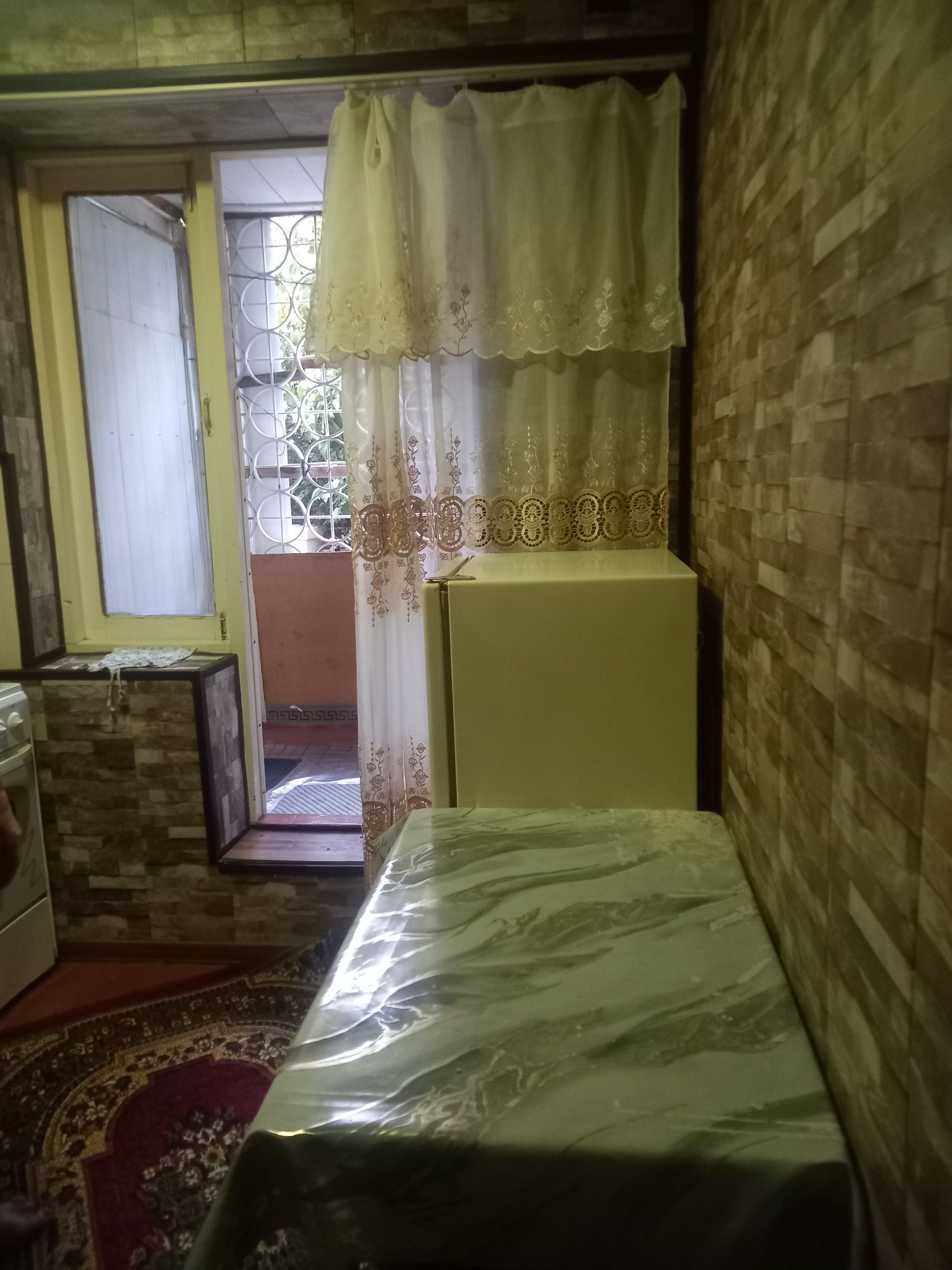 Срочно сдаётся 1комнатная квартира на 1этаже в районе партсъезда