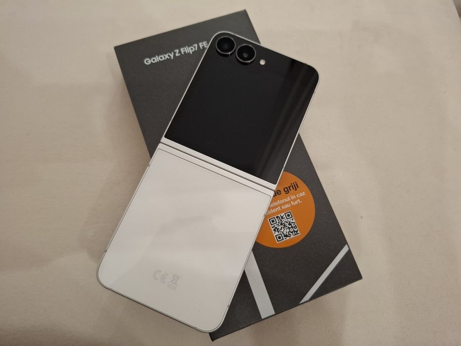 Telefon mobil Samsung Galaxy Z Flip7 FE, 8GB RAM, 256GB, 5G, White