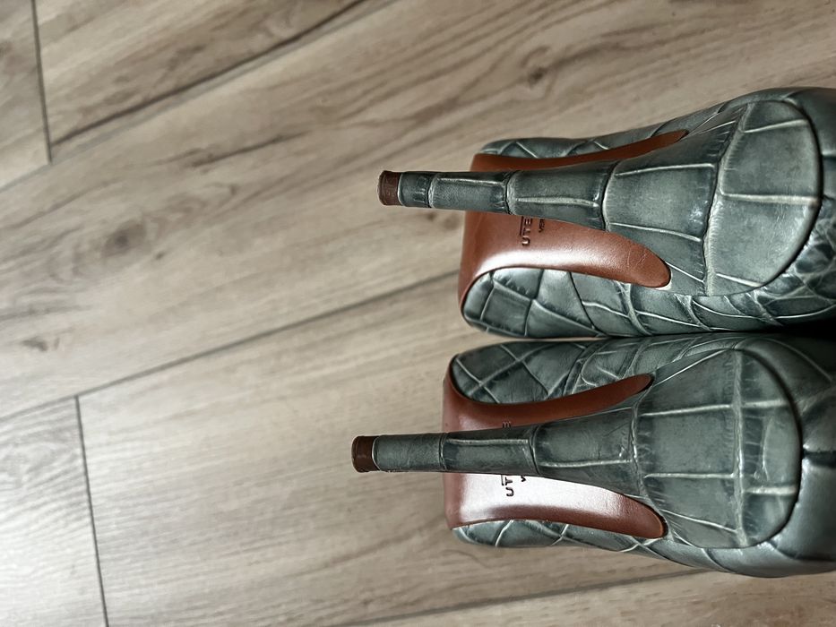 Vand pantofi verzi deschis