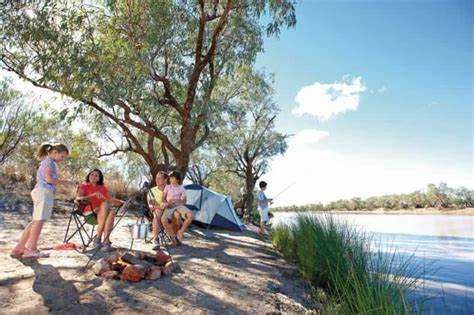 Земля на Ташморе вдоль реки