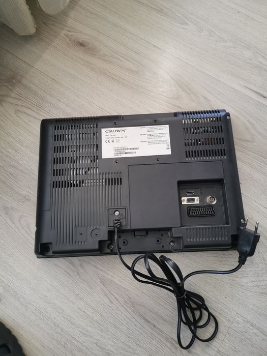Телевизор crown 16 инча