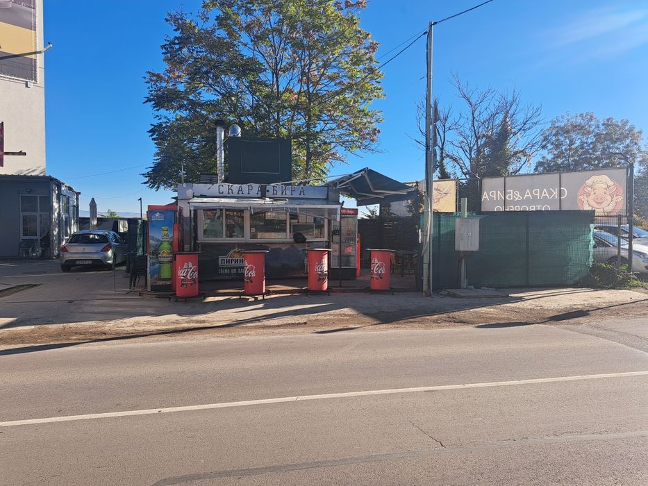 Продавам работещ павилион за скара