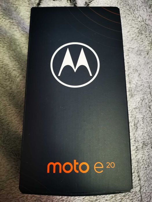 Vând telefon Motorola E20