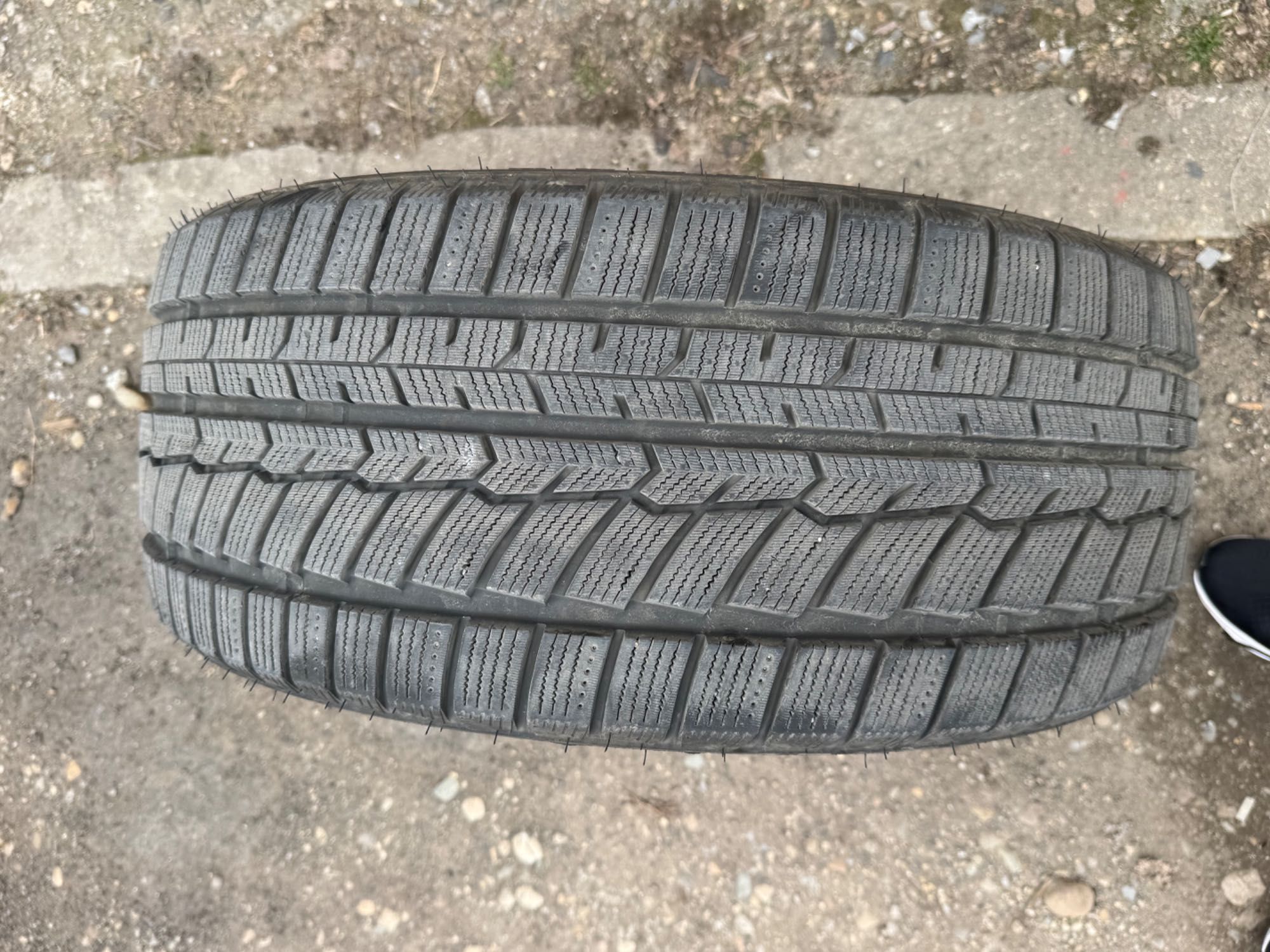 Продавам Гуми  AUSTONE 245/45/19