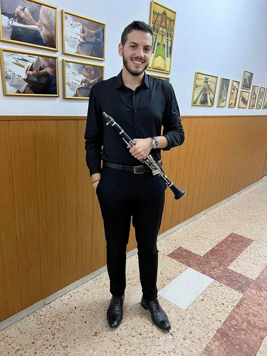 Profesor de Clarinet,Saxofon,Acordeon,Orga si Muzica