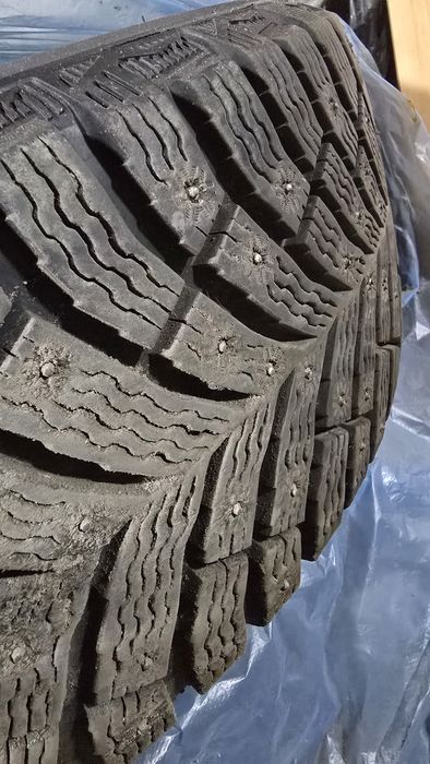 Шины michelin 205/55/16 зимние шипованные