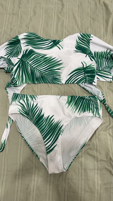 Купальник хорошего качества, тройка