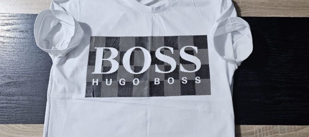 Vând tricou hugo boss