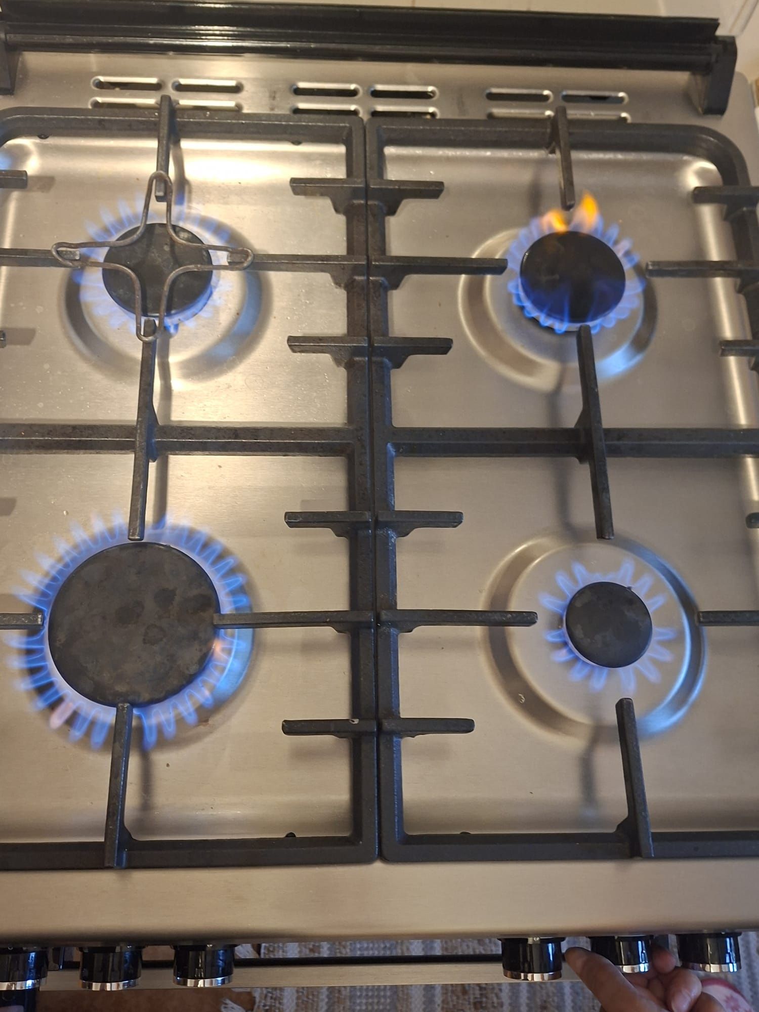 Vând aragaz Beko mixt 60/60 inox