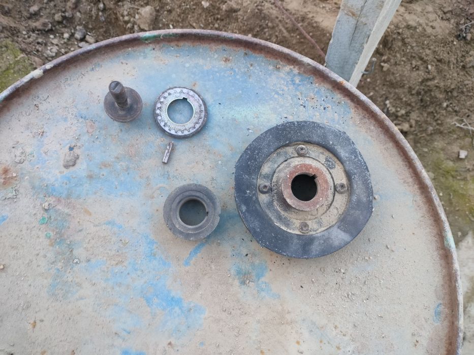 Шкиф на мазда кронс. потрубка радиатора