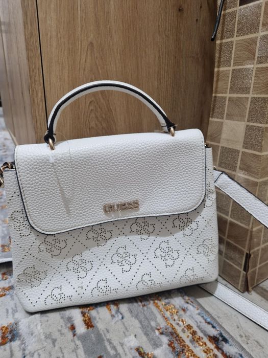 Дамска чанта Guess