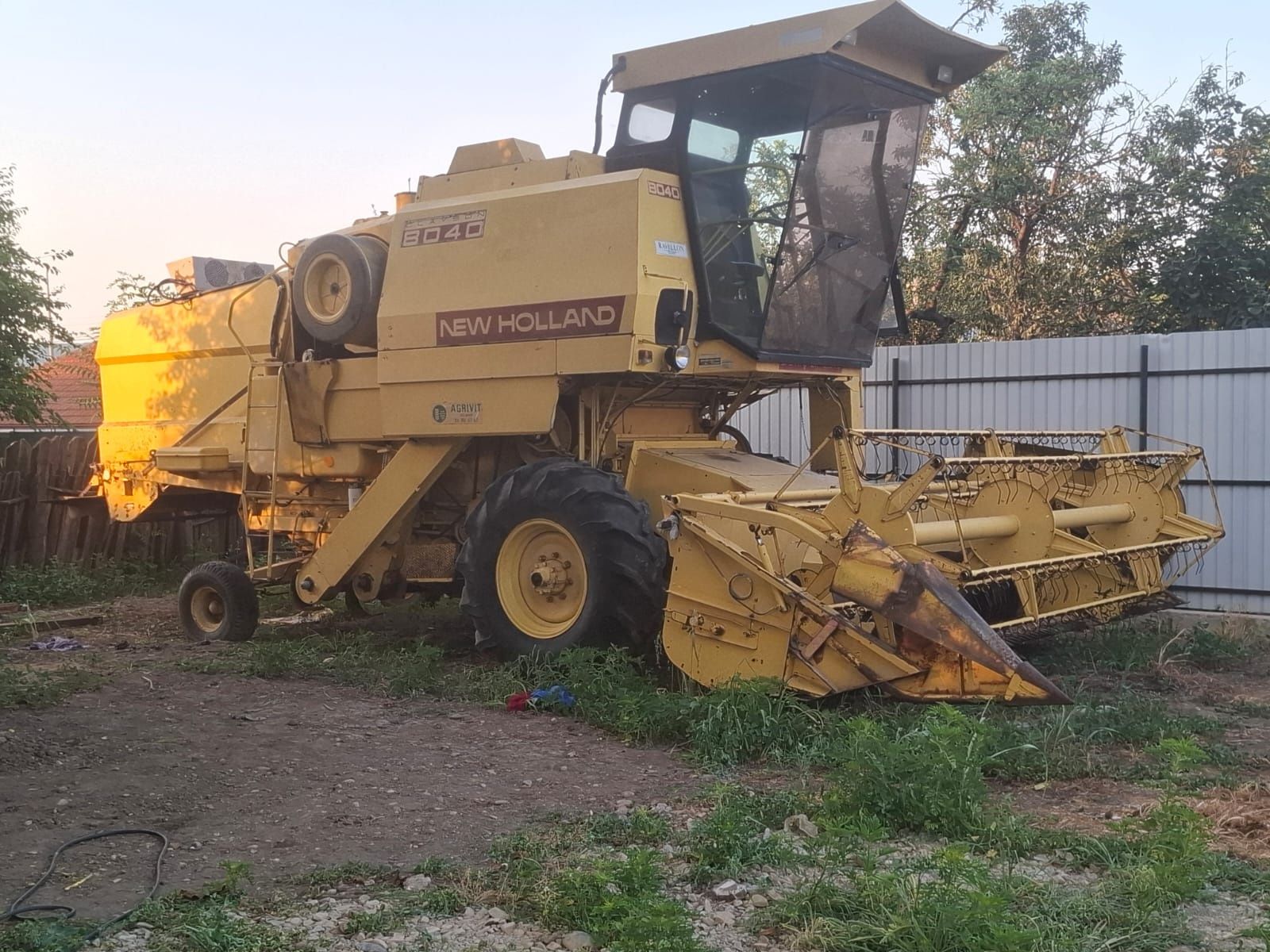 VÂND  combina New Holland 80-40