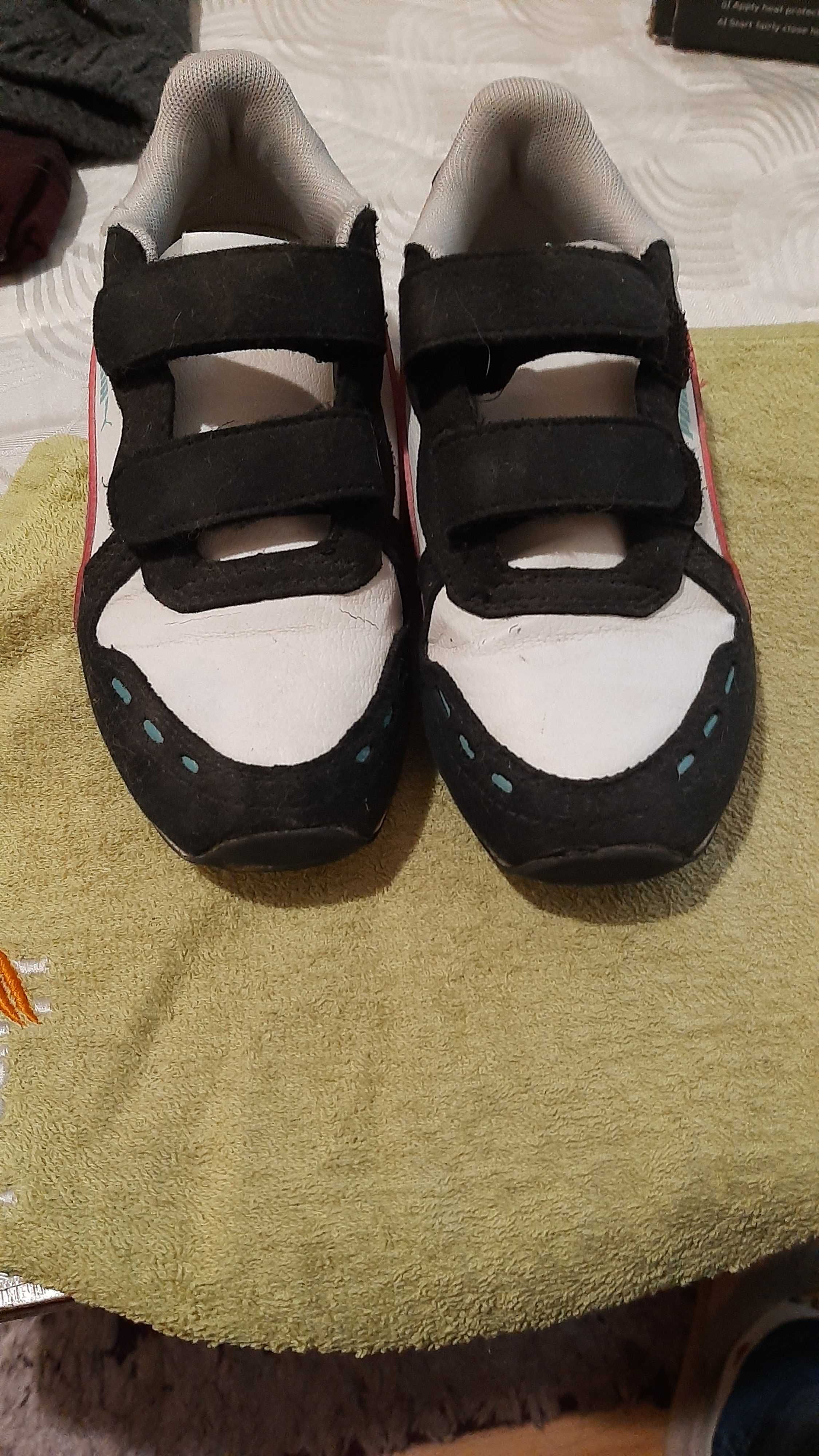Продавам детски маратонки puma