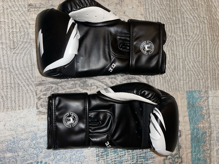 Manuși de box Venum Challenger 3.0