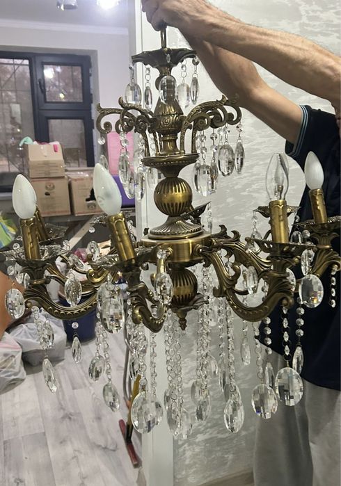 Люстра для зала в отличном состоянии