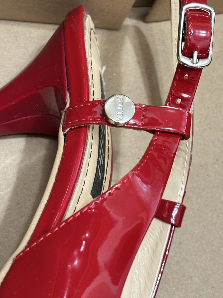 Pantofi / sandale rosii dama de piele lacuita 35