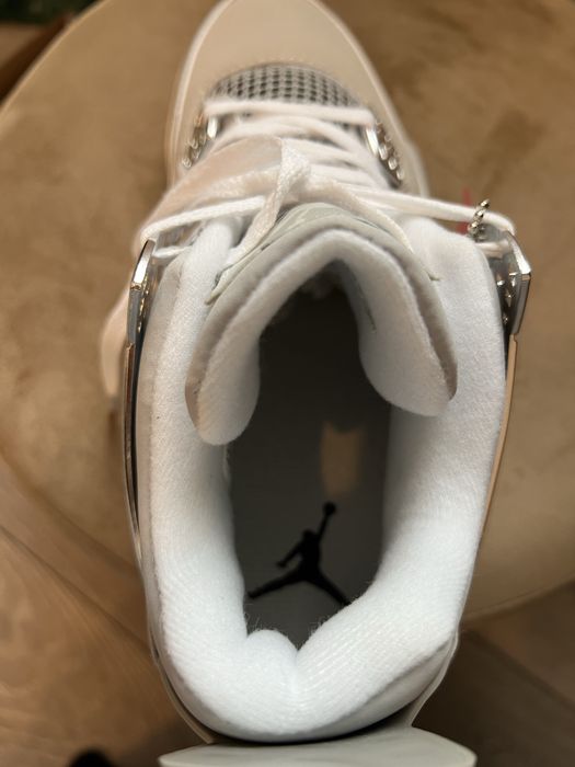 Jordan 4 Retro Frozen Moments