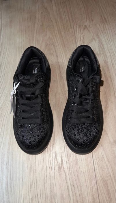 Sneakersi cu pietre Nine West