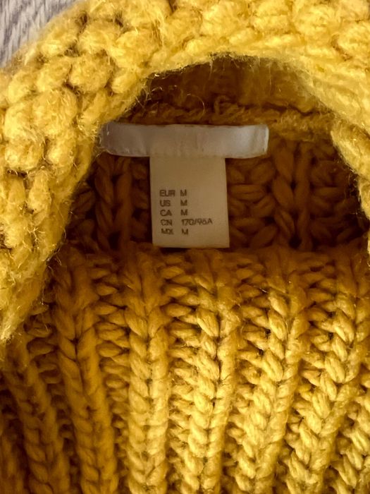 H&M масивен топъл плетен пуловер медено-жълт