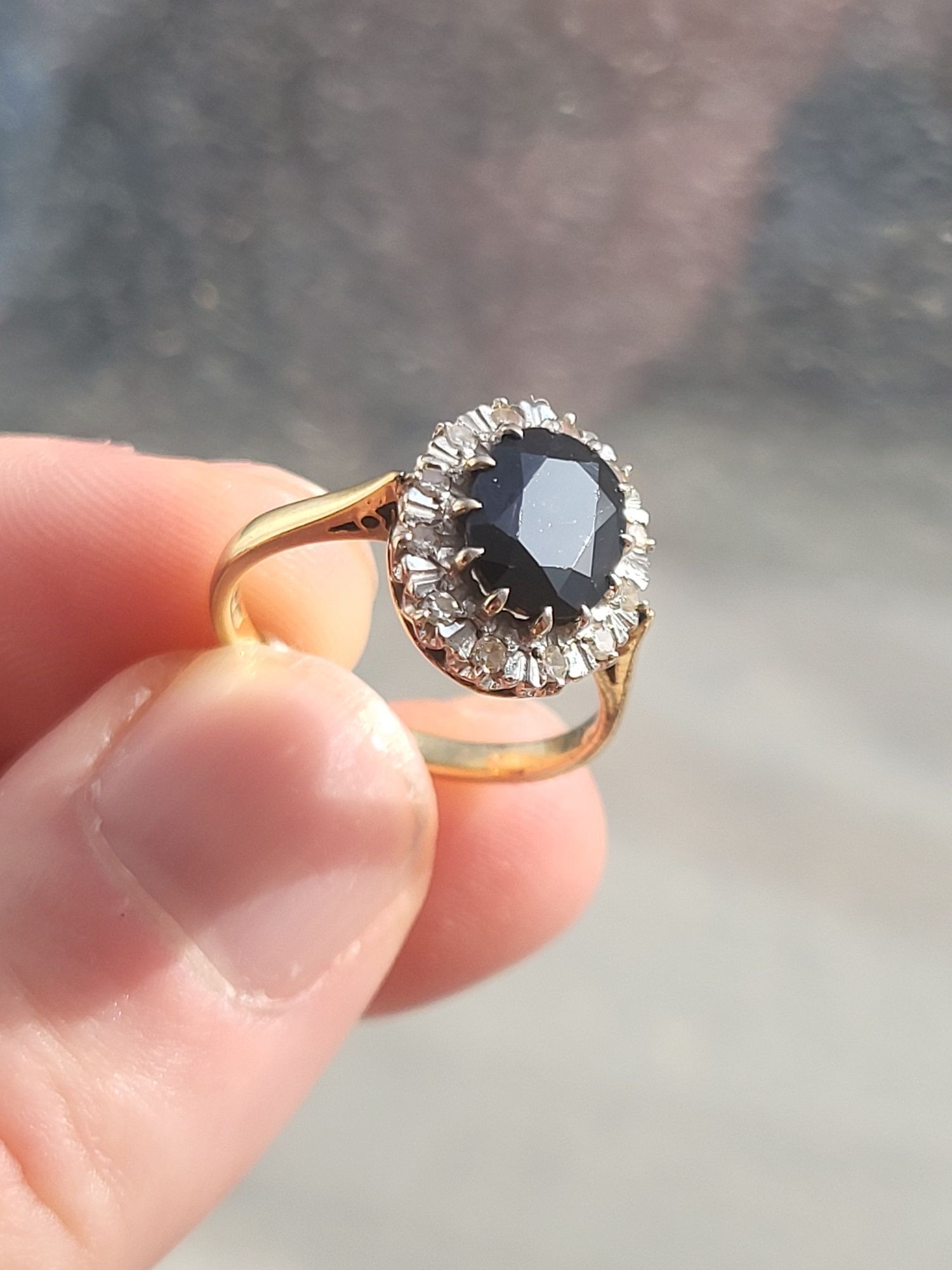 Inel aur 18kt safir negru diamante