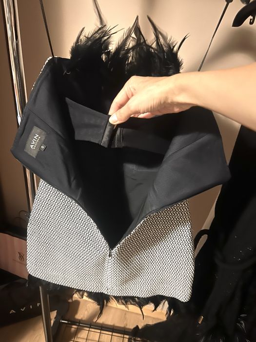 Вечерна рокля с щеаусови пера