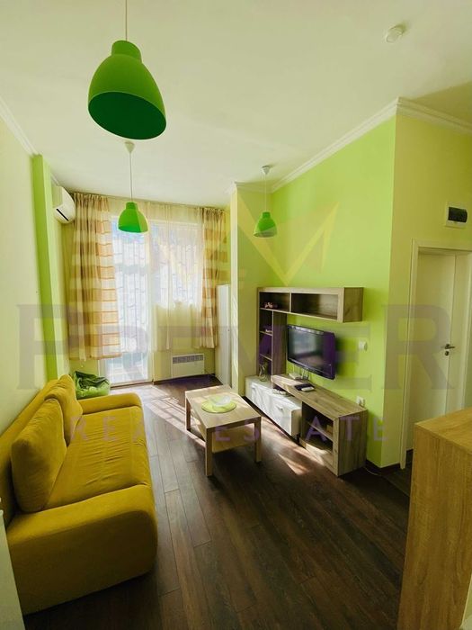 Дава се под наем Двустаен апартамент в Варна, Цветен квартал - 58 кв.м за 459 € - Снимка #1