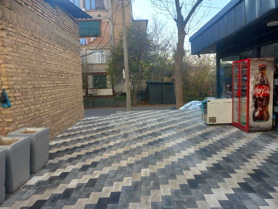 Готовый бизнес продается. Магазин рядом метро Олмос в военном городке.