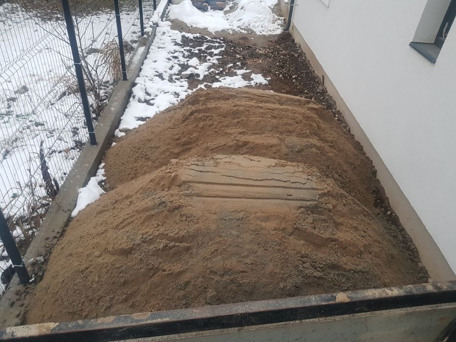 Vand si livrez nisip constructii tencuiala sapa