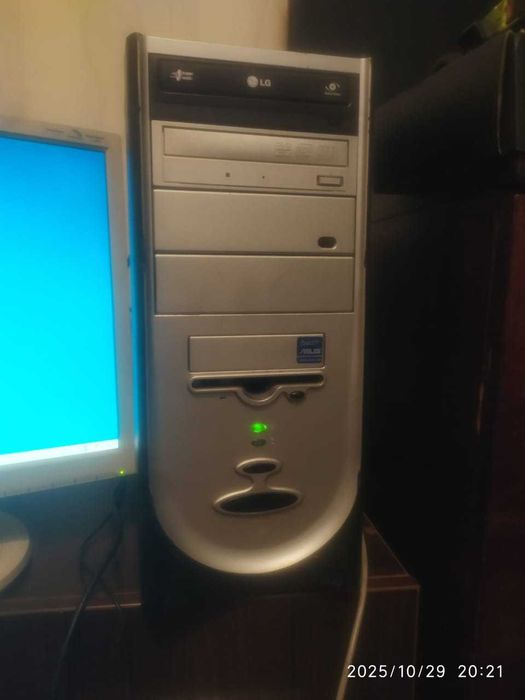 Системный блок со старой системой Windows XP  ASUS P5KPL-AM IN/GB