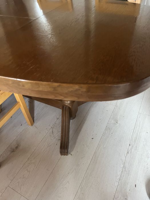 Masa din lemn cu 4 scaune