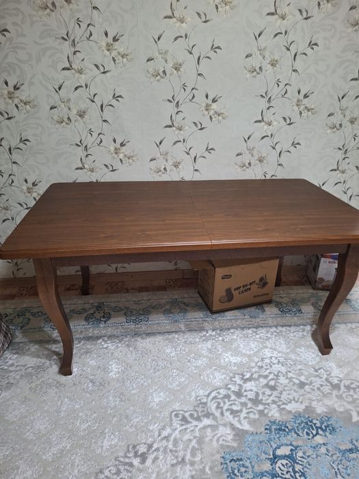 Продаю обеденный стол